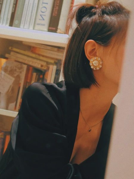 CHANEL faux pearl rhinestones clip on earrings (vintage)