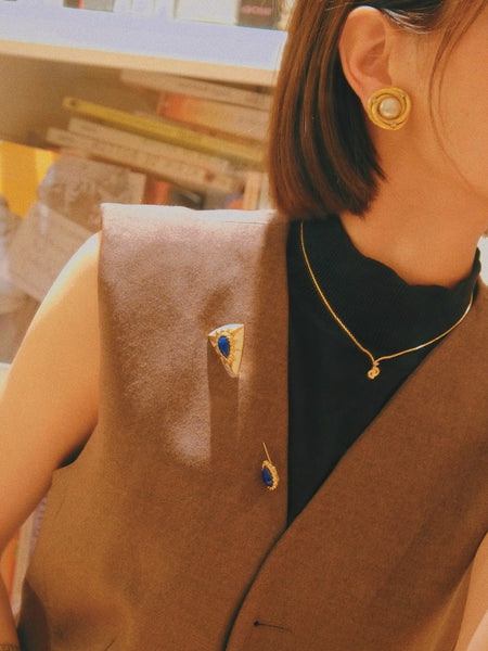 CHANEL faux pearl clip on earrings (vintage)