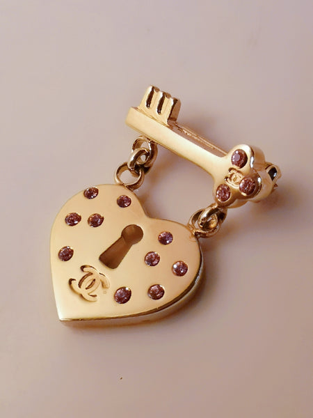 vintage CHANEL jewelry heart locker pin brooch | ON SLOWNESS