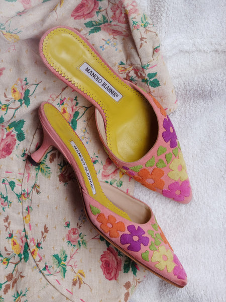 vintage Manolo Blahnik pink mules | on slowness