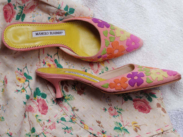 vintage Manolo Blahnik pink mules | on slowness