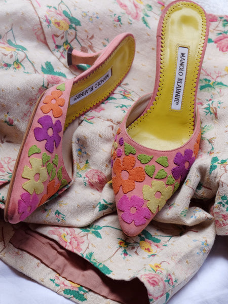 vintage Manolo Blahnik pink mules | on slowness