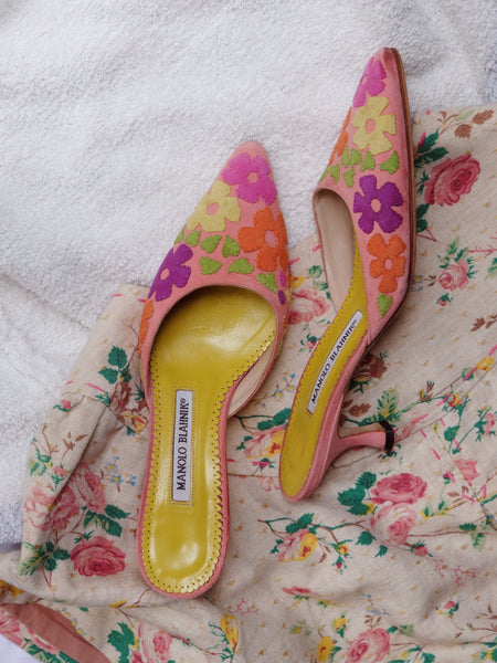 vintage Manolo Blahnik pink mules | on slowness