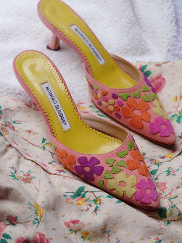 vintage Manolo Blahnik pink mules | on slowness