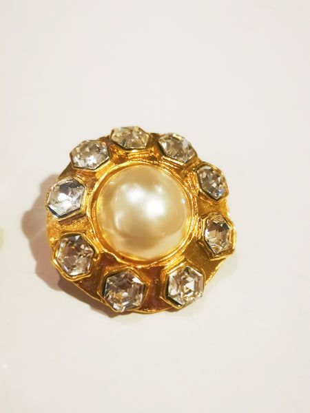 CHANEL faux pearl rhinestones clip on earrings (vintage)