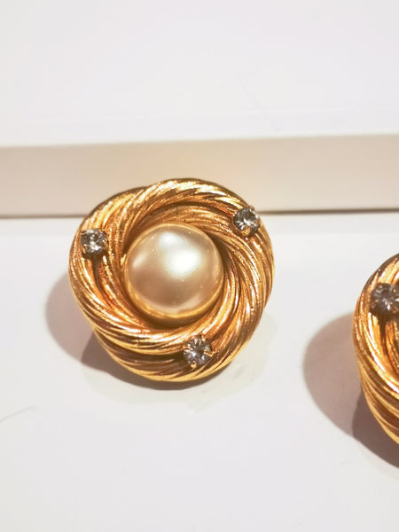 CHANEL faux pearl clip on earrings (vintage)