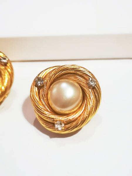 CHANEL faux pearl clip on earrings (vintage)