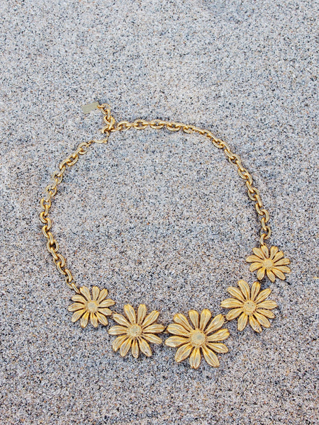 vintage Kenzo flower necklace | on slowness