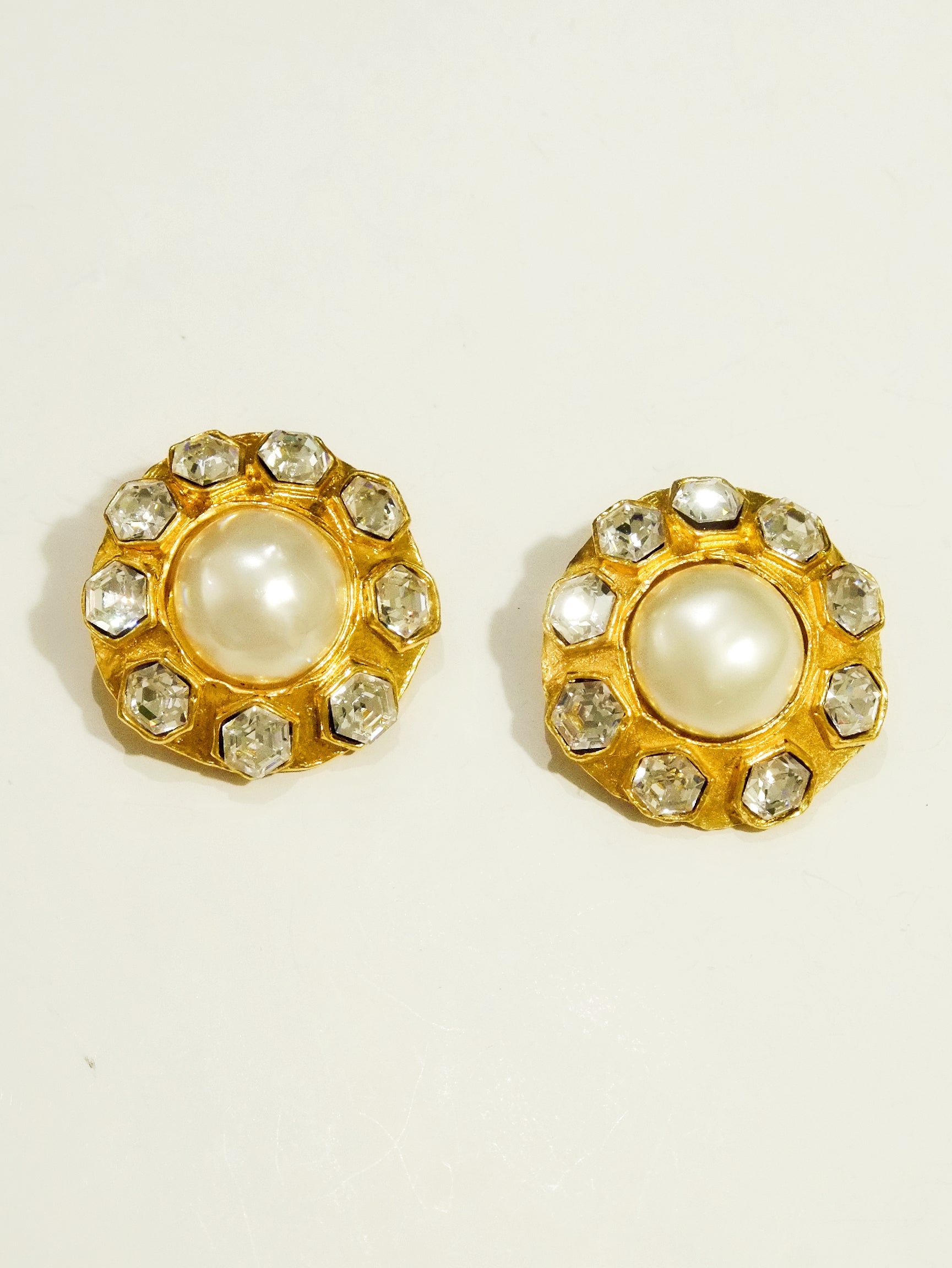 Vintage CHANEL earrings, ON SLOWNESS