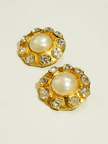 CHANEL faux pearl rhinestones clip on earrings (vintage)