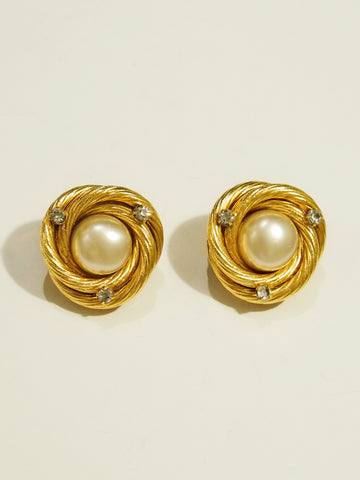 CHANEL faux pearl clip on earrings (vintage)