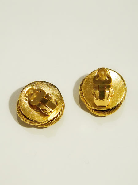 CHANEL faux pearl clip on earrings (vintage)