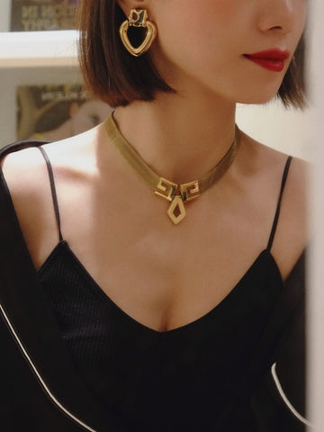 vintage Givenchy choker necklace | on slowness