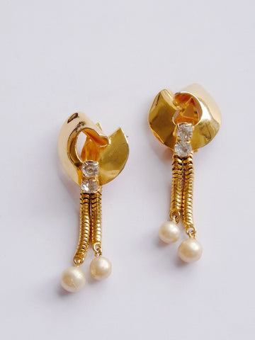 Faux pearls drop clip on earrings (vintage)