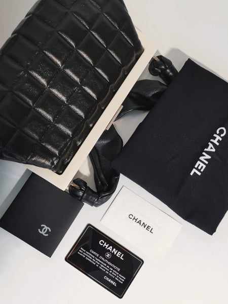 vintage CHANEL clutch bag | ON SLOWNESS