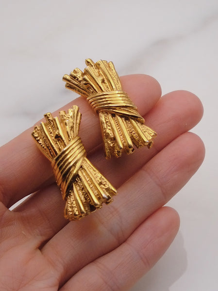 Pre-owned vintage Nina Ricci golden textured barks clip on earrings | on slowness