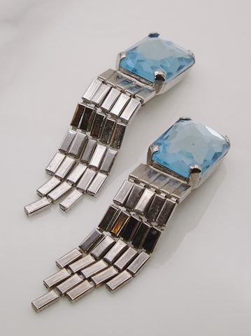 Statement party vintage jewellery tassels blue earrings | on slowness