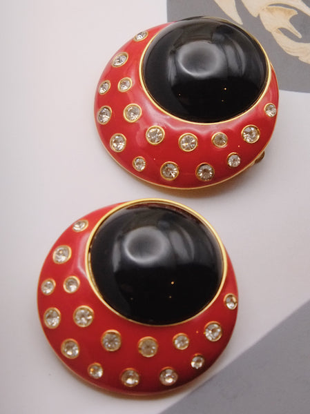 Nina Ricci couture ladybug enamel large clip on earrings (vintage) | on slownessVintage Nina Ricci couture ladybug enamel large clip on earrings | on slowness