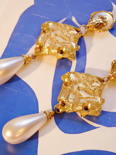 Jacky de G statement oversized runway faux pearls clip on earrings (vintage)