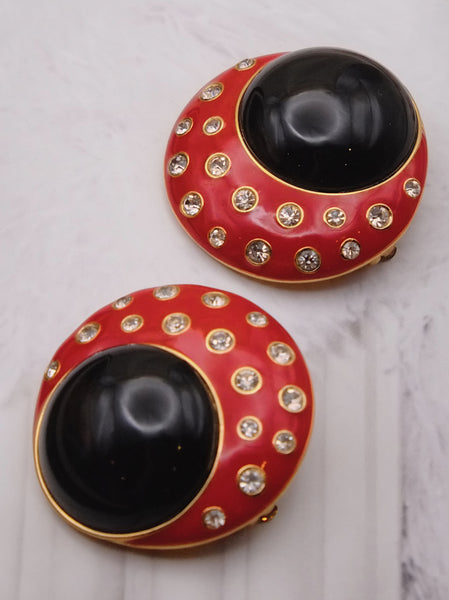 Nina Ricci couture ladybug enamel large clip on earrings (vintage) | on slownessVintage Nina Ricci couture ladybug enamel large clip on earrings | on slowness