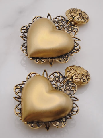 Statement vintage golden antique look hearts earrings | on slowness