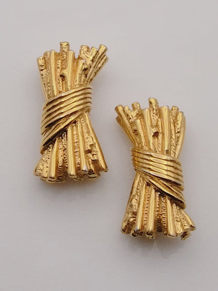 Pre-owned vintage Nina Ricci golden textured barks clip on earrings | on slowness