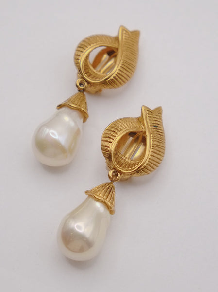 Vintage YSL Yves Saint Laurent pearl earrings | on slowness