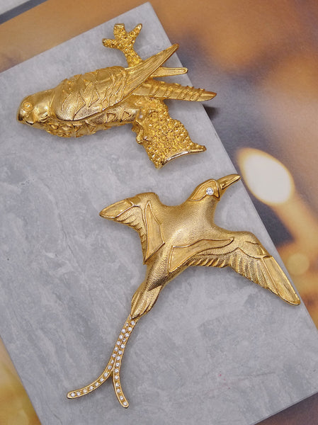 Mauritius Kestrel golden brooch (vintage)