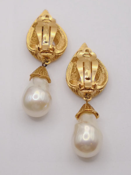 Vintage YSL Yves Saint Laurent pearl earrings | on slowness