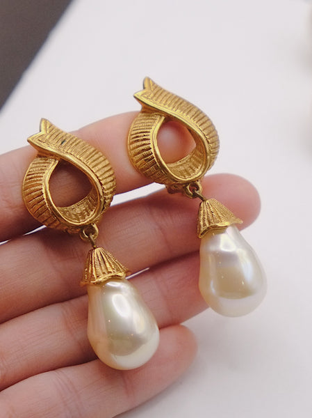 Vintage YSL Yves Saint Laurent pearl earrings | on slowness