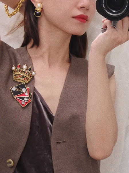 vintage Butler & Wilson crown brooch | on slowness