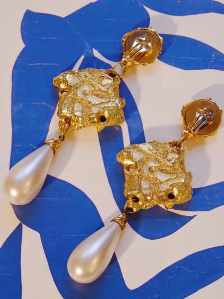 Jacky de G statement oversized runway faux pearls clip on earrings (vintage)