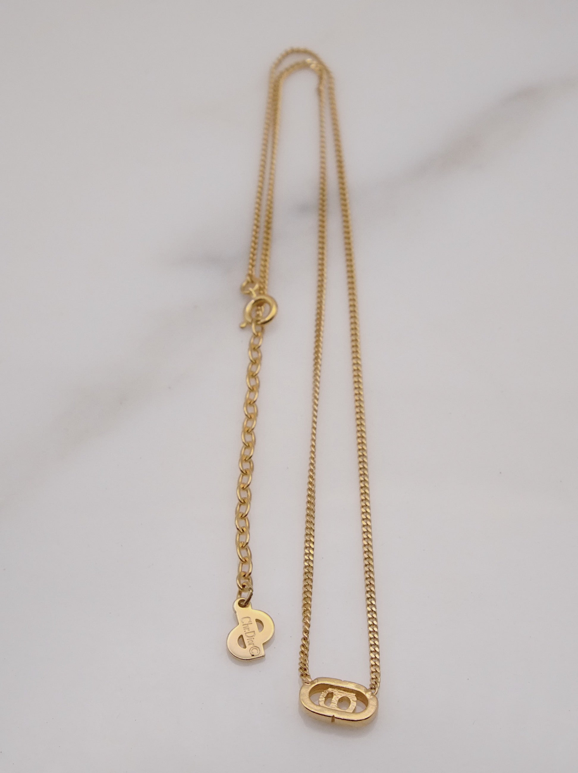 christian dior v shape pendant necklace 40cm